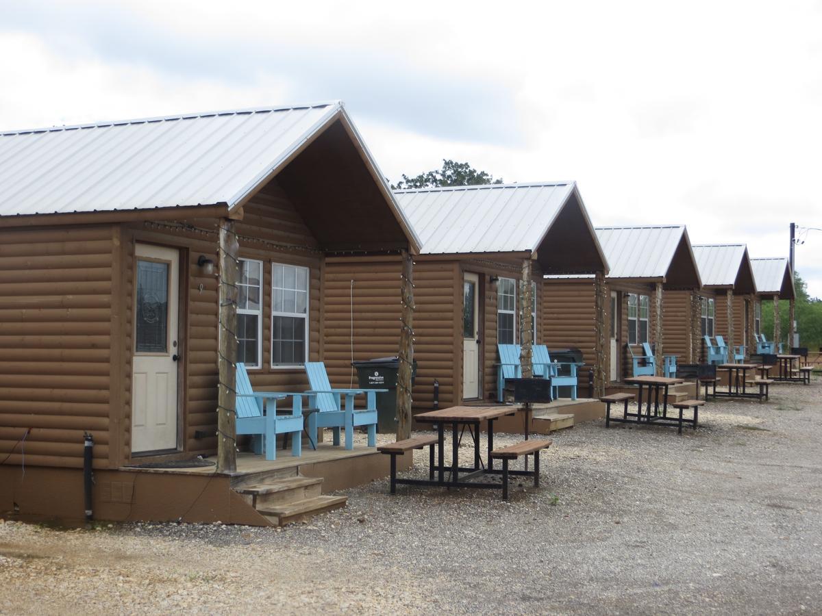 Stockdale All Tucked Inn Cabins מראה חיצוני תמונה
