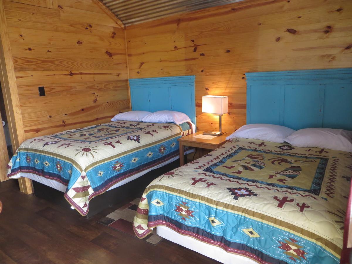 Stockdale All Tucked Inn Cabins מראה חיצוני תמונה