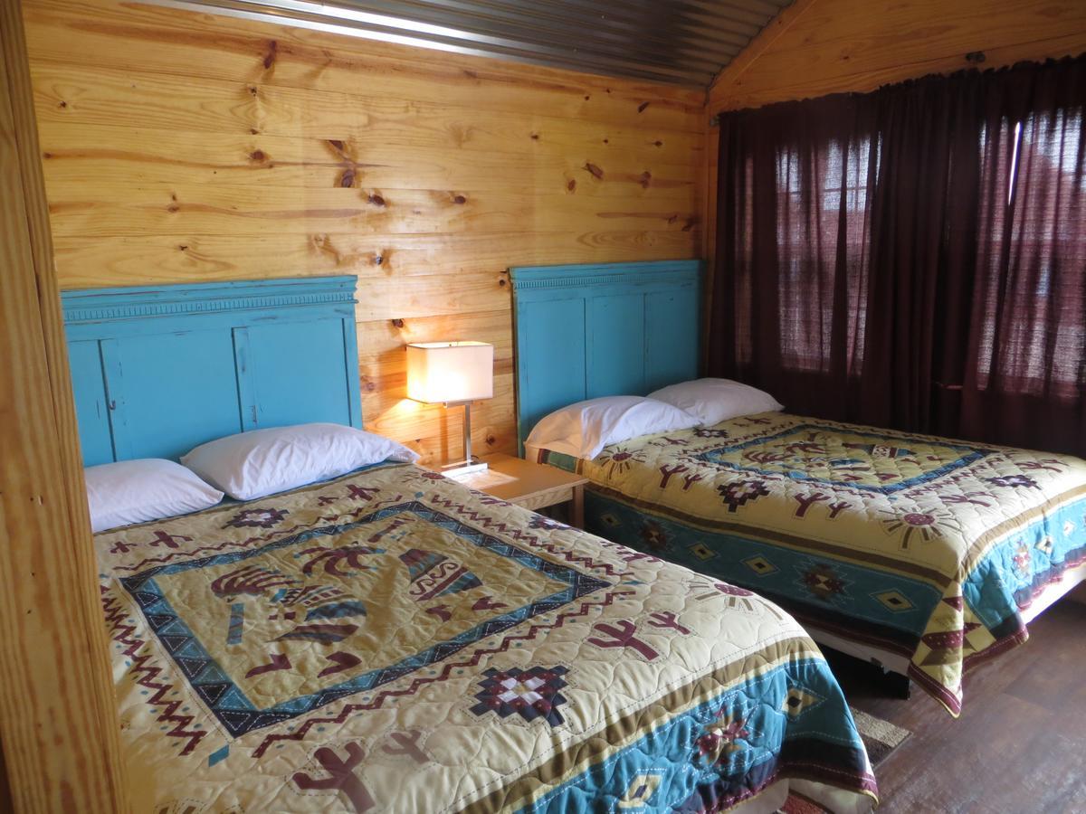 Stockdale All Tucked Inn Cabins מראה חיצוני תמונה