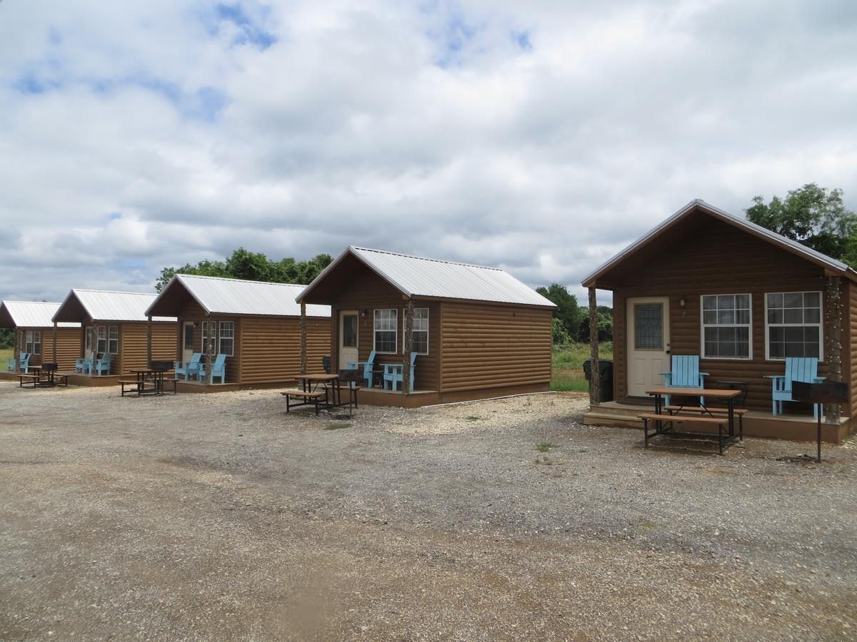 Stockdale All Tucked Inn Cabins מראה חיצוני תמונה