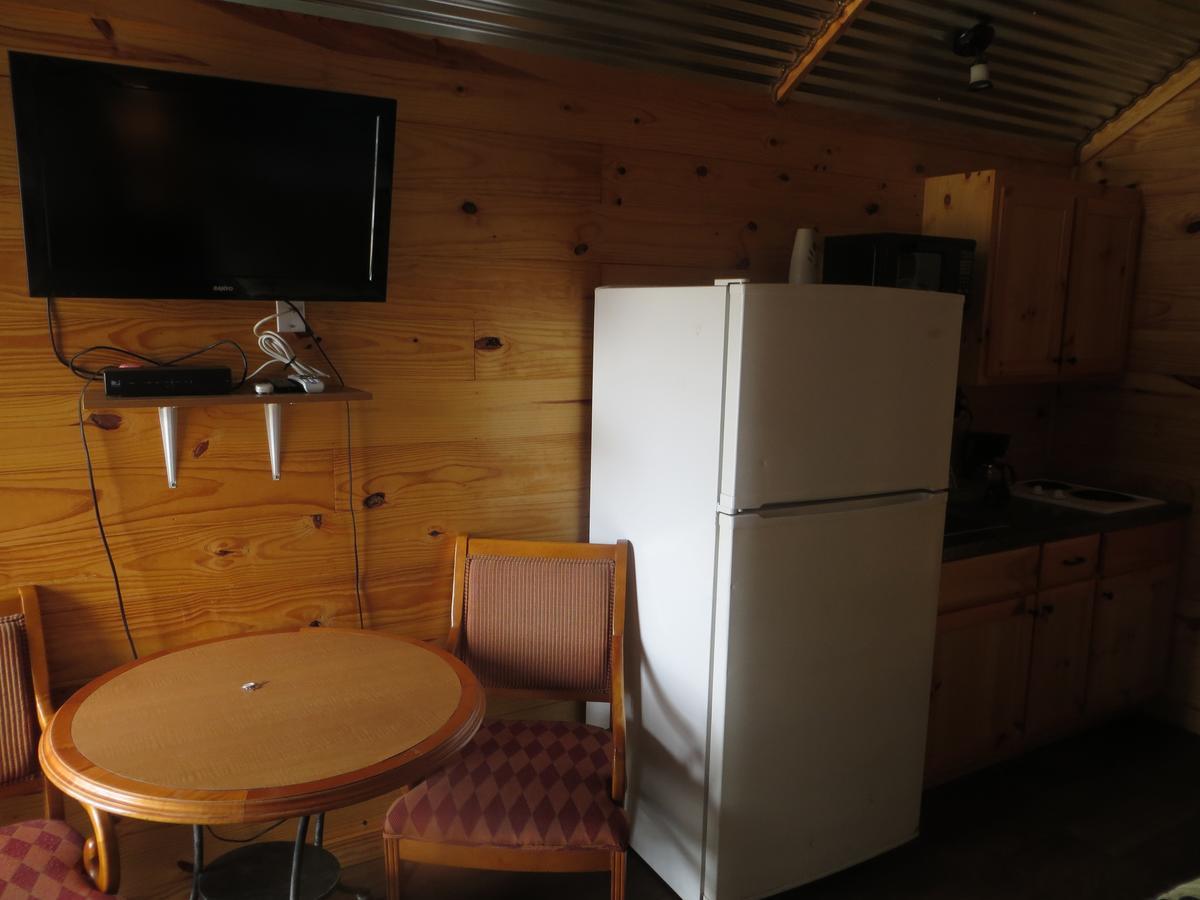 Stockdale All Tucked Inn Cabins מראה חיצוני תמונה
